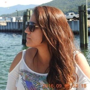 Meet your Posher, Debora